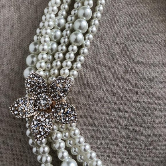 Bloomingdales CLASSIC White 6 strand Pearl Flower pendant bib Collar Necklace - Picture 3 of 15